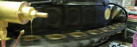 Допотопная машина по производству китайских печений с предсказаниями