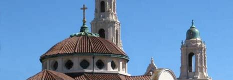 Купол и башни базилики миссии Долорес в Сан-Франциско